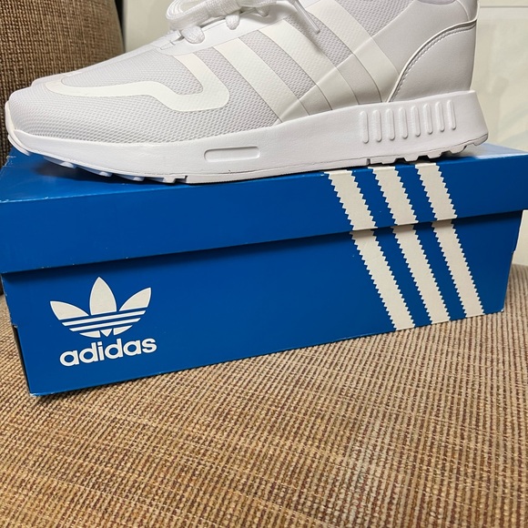 Brand new men’s size 8 adidas sneakers - Picture 3 of 4